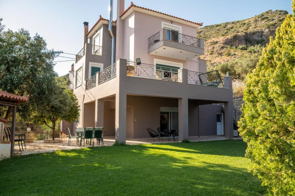 Akrivi'S House In Kalamata Exterior photo