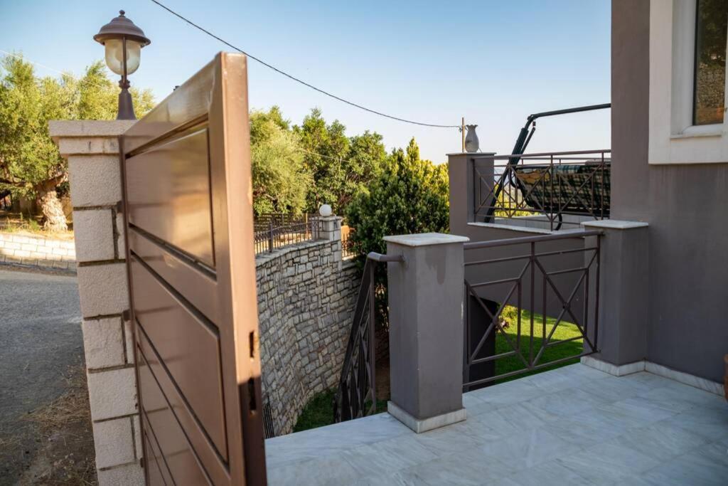 Akrivi'S House In Kalamata Exterior photo