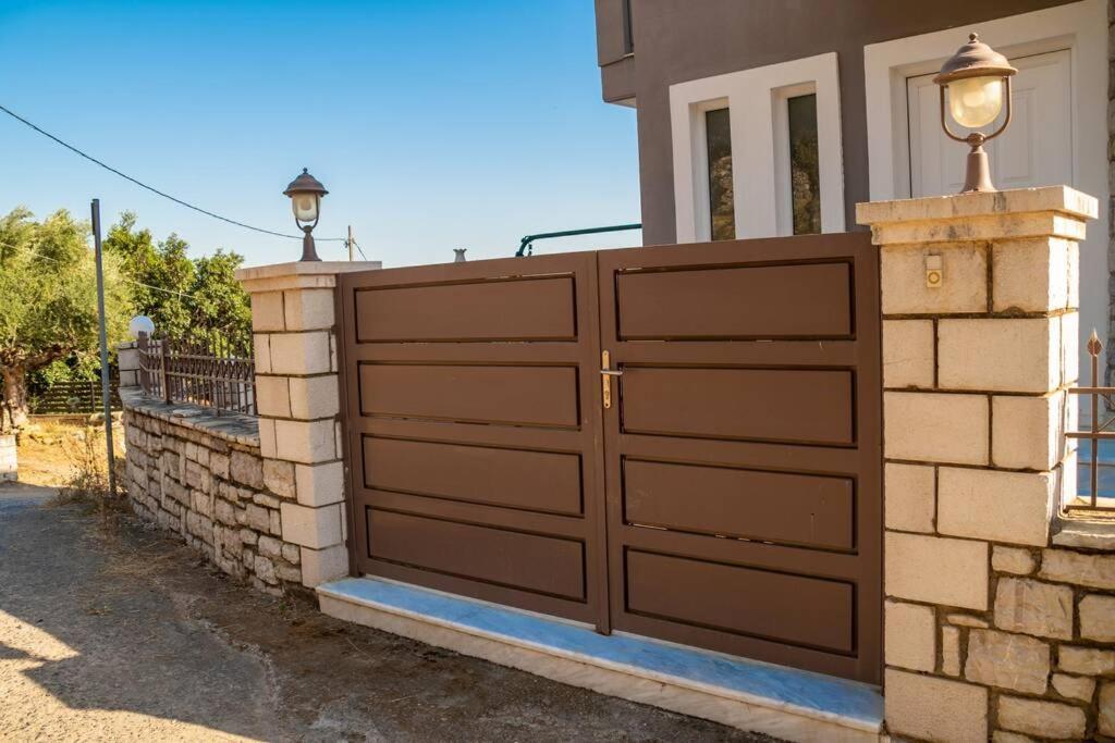 Akrivi'S House In Kalamata Exterior photo