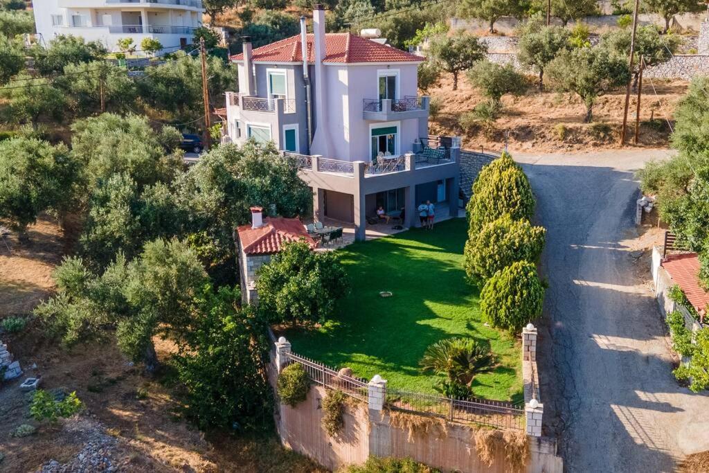 Akrivi'S House In Kalamata Exterior photo